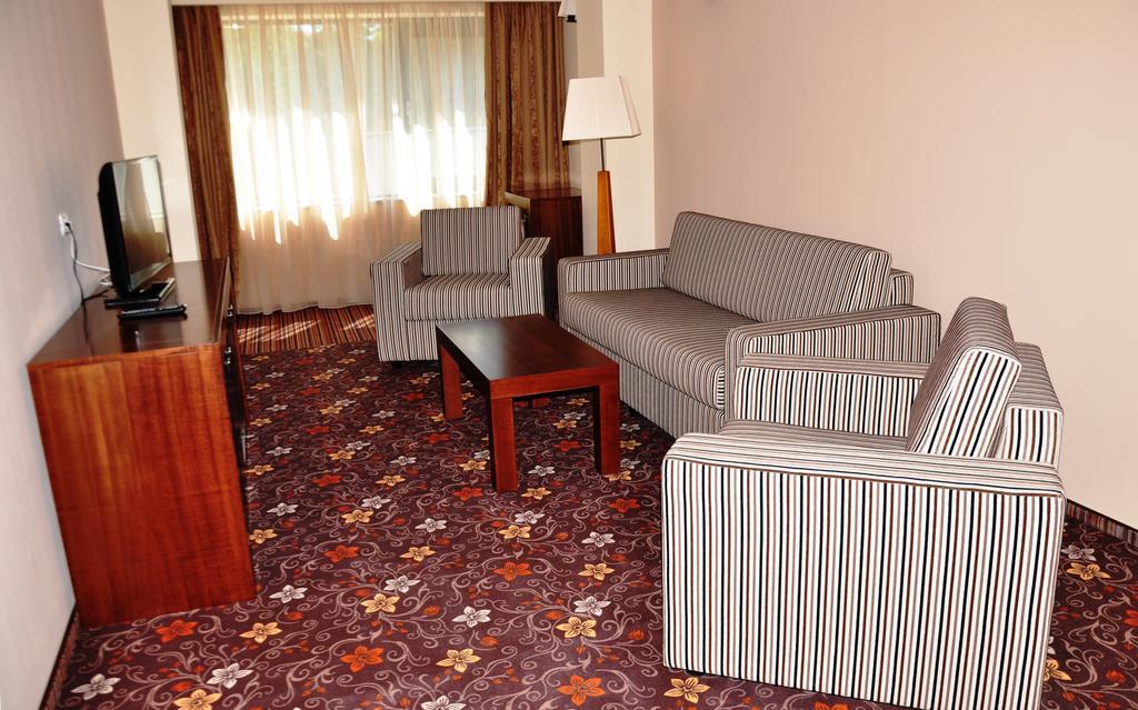Hotel Phoenix Buzias Room photo
